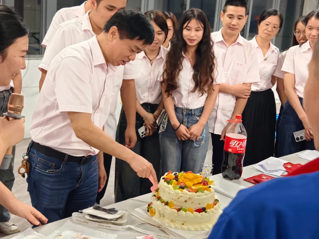 共庆生辰 温暖偕行——志翔举行第三季度生日会活动_赢天堂